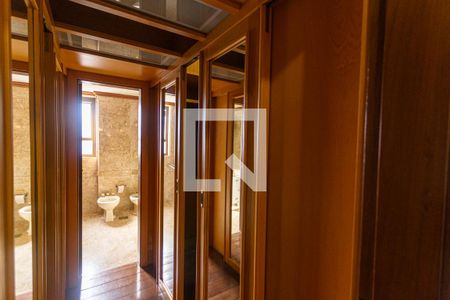 Apartamento à venda com 220m², 4 quartos e 4 vagasCloset da Suíte 1