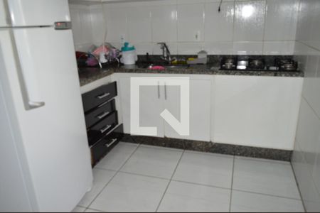 Casa à venda com 83m², 2 quartos e 2 vagasCozinha