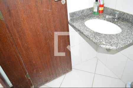 Casa à venda com 83m², 2 quartos e 2 vagasBanheiro