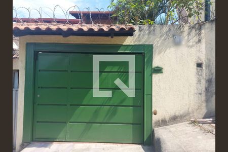 Casa à venda com 83m², 2 quartos e 2 vagas Casa à venda com 83m², 2 quartos e 2 vagasFachada
