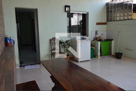 Casa à venda com 83m², 2 quartos e 2 vagasQuintal