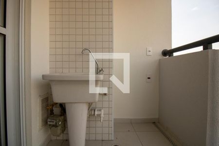 Varanda e área de serviço de apartamento à venda com 2 quartos, 45m² em Vila Invernada, São Paulo
