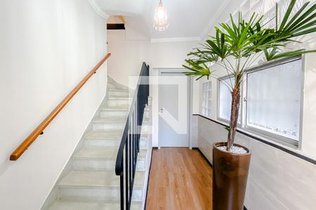 Casa para alugar com 225m², 3 quartos e 2 vagasEscada