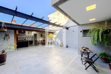Casa para alugar com 225m², 3 quartos e 2 vagasQuintal