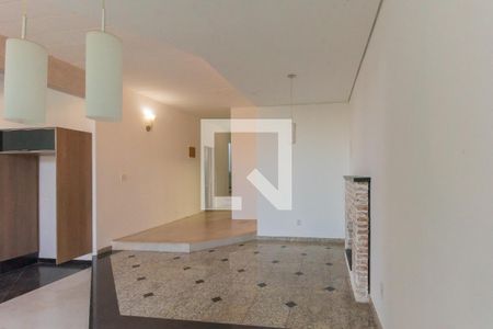 Sala de casa de condomínio para alugar com 3 quartos, 234m² em Swiss Park, Campinas