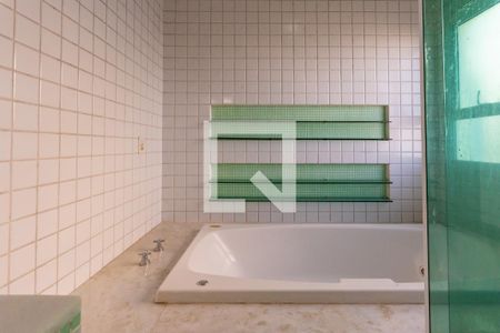 Casa de condomínio para alugar com 234m², 3 quartos e 4 vagas Casa de condomínio para alugar com 234m², 3 quartos e 4 vagasBanheiro da Suíte