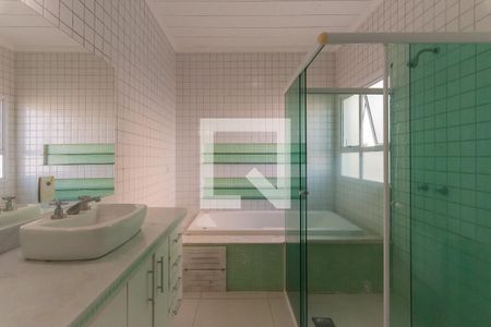 Casa de condomínio para alugar com 234m², 3 quartos e 4 vagas Casa de condomínio para alugar com 234m², 3 quartos e 4 vagasBanheiro da Suíte