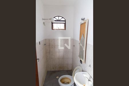 Casa à venda com 303m², 5 quartos e 3 vagasBanheiro 2 Casa 2