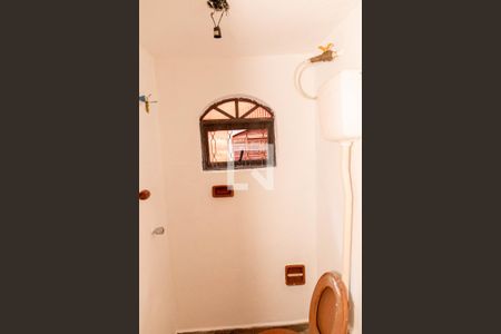 Casa à venda com 303m², 5 quartos e 3 vagasBanheiro de serviço