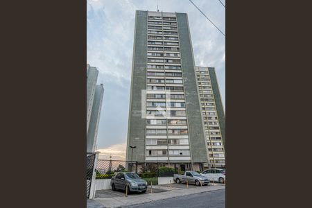Apartamento à venda com 96m², 3 quartos e 1 vaga Apartamento à venda com 96m², 3 quartos e 1 vagaFachada