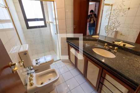 Apartamento à venda com 224m², 4 quartos e 4 vagasBanheiro
