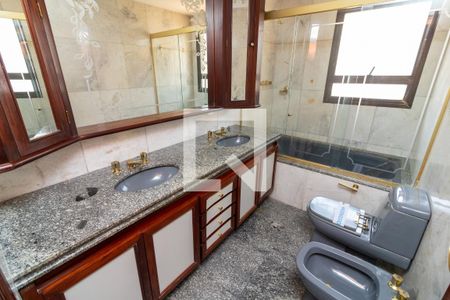 Apartamento à venda com 224m², 4 quartos e 4 vagasBanheiro