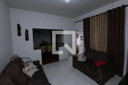 Casa à venda com 370m², 3 quartos e 3 vagassala 