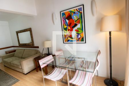 Sala- mesa de jantar  de kitnet/studio para alugar com 1 quarto, 52m² em Moema, São Paulo