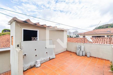 Casa à venda com 355m², 2 quartos e 3 vagas Casa à venda com 355m², 2 quartos e 3 vagasQuintal 02
