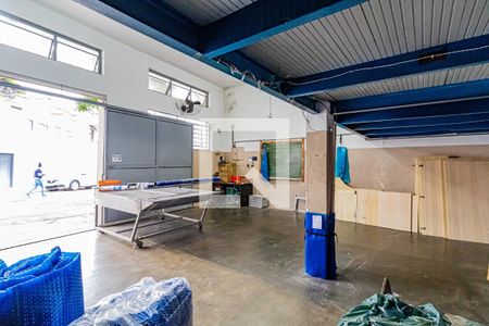 Casa à venda com 355m², 2 quartos e 3 vagas Casa à venda com 355m², 2 quartos e 3 vagasSalão