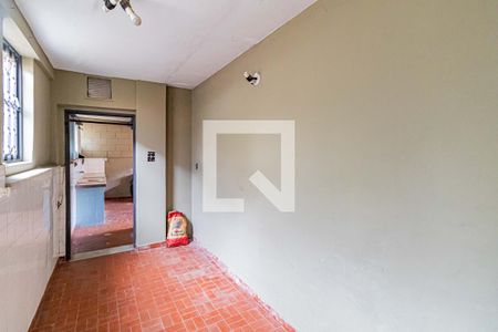 Casa à venda com 355m², 2 quartos e 3 vagas Casa à venda com 355m², 2 quartos e 3 vagasEdícula - Quarto