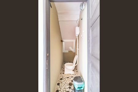 Casa à venda com 355m², 2 quartos e 3 vagas Casa à venda com 355m², 2 quartos e 3 vagasEdícula - Banheiro