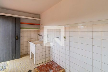 Casa à venda com 355m², 2 quartos e 3 vagas Casa à venda com 355m², 2 quartos e 3 vagasLavanderia