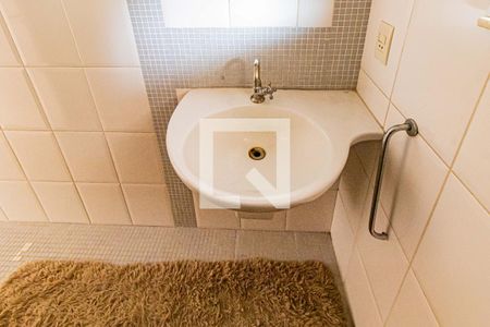 Casa à venda com 355m², 2 quartos e 3 vagas Casa à venda com 355m², 2 quartos e 3 vagasBanheiro