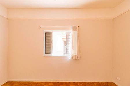 Casa à venda com 355m², 2 quartos e 3 vagas Casa à venda com 355m², 2 quartos e 3 vagasQuarto 02