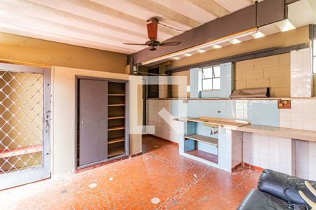 Casa à venda com 355m², 2 quartos e 3 vagas Casa à venda com 355m², 2 quartos e 3 vagasEdícula