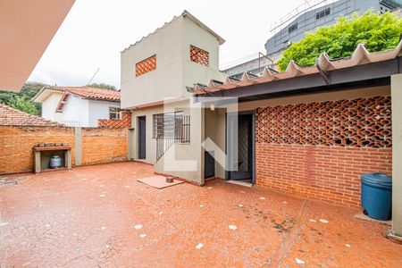 Casa à venda com 355m², 2 quartos e 3 vagas Casa à venda com 355m², 2 quartos e 3 vagasQuintal