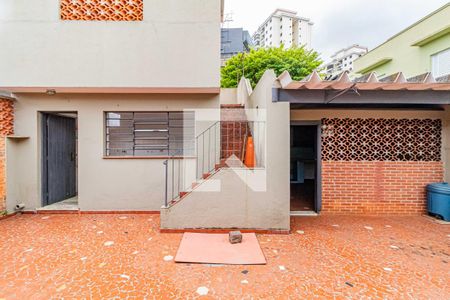 Casa à venda com 355m², 2 quartos e 3 vagas Casa à venda com 355m², 2 quartos e 3 vagasQuintal