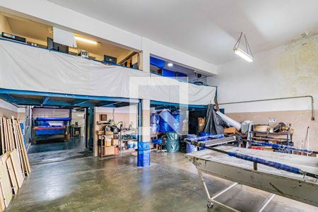 Casa à venda com 355m², 2 quartos e 3 vagas Casa à venda com 355m², 2 quartos e 3 vagasSalão