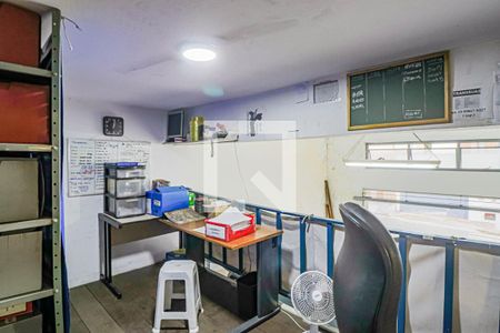 Casa à venda com 355m², 2 quartos e 3 vagas Casa à venda com 355m², 2 quartos e 3 vagasSalão - Mezanino