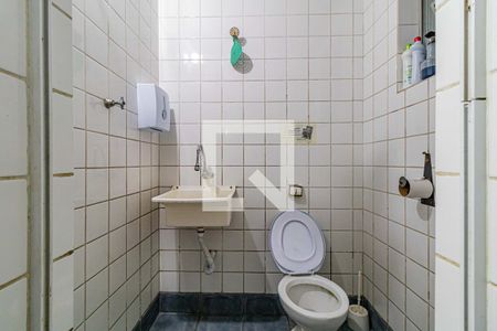 Casa à venda com 355m², 2 quartos e 3 vagas Casa à venda com 355m², 2 quartos e 3 vagasSalão - Banheiro