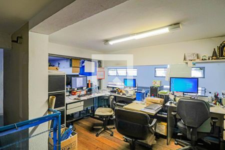 Casa à venda com 355m², 2 quartos e 3 vagas Casa à venda com 355m², 2 quartos e 3 vagasSalão - Mezanino