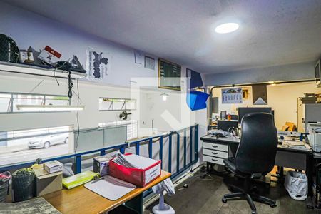 Casa à venda com 355m², 2 quartos e 3 vagas Casa à venda com 355m², 2 quartos e 3 vagasSalão - Mezanino