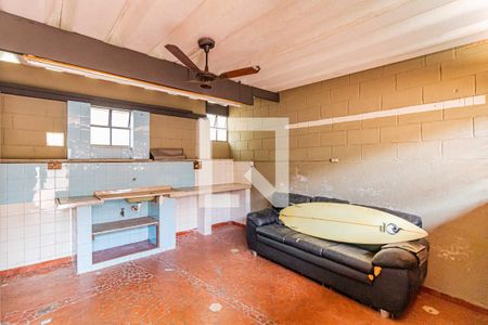 Casa à venda com 355m², 2 quartos e 3 vagas Casa à venda com 355m², 2 quartos e 3 vagasEdícula