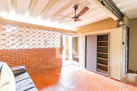 Casa à venda com 355m², 2 quartos e 3 vagas Casa à venda com 355m², 2 quartos e 3 vagasEdícula