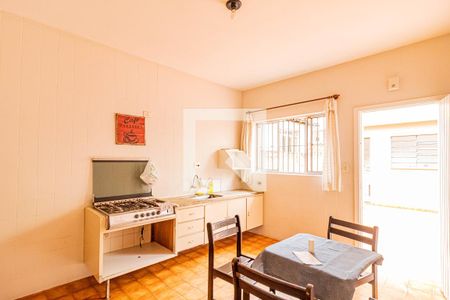 Casa à venda com 355m², 2 quartos e 3 vagas Casa à venda com 355m², 2 quartos e 3 vagasCozinha