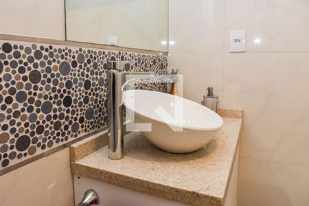 Apartamento à venda com 74m², 3 quartos e 1 vaga Apartamento à venda com 74m², 3 quartos e 1 vagaBanheiro