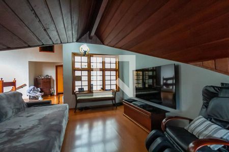 Casa à venda com 352m², 4 quartos e 6 vagasSala de Tv