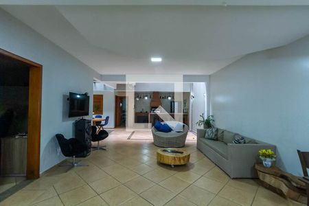 Casa à venda com 352m², 4 quartos e 6 vagasGaragem