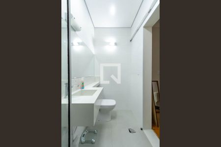 Casa à venda com 352m², 4 quartos e 6 vagasBanheiro da Suíte 1