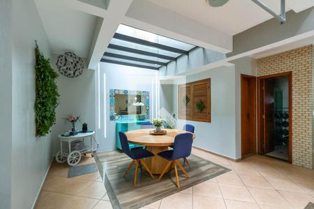 Casa à venda com 352m², 4 quartos e 6 vagasChurrasqueira