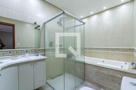 Casa à venda com 352m², 4 quartos e 6 vagasBanheiro da Suíte 3