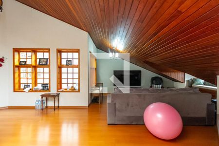 Casa à venda com 352m², 4 quartos e 6 vagasSala de Tv