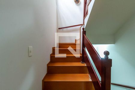 Casa à venda com 352m², 4 quartos e 6 vagasEscada