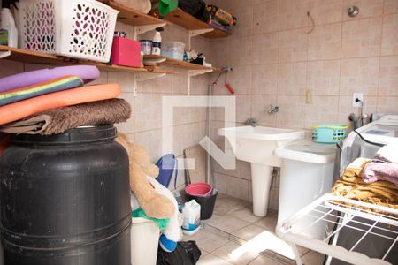 Casa à venda com 250m², 3 quartos e 2 vagasÁrea de Serviço