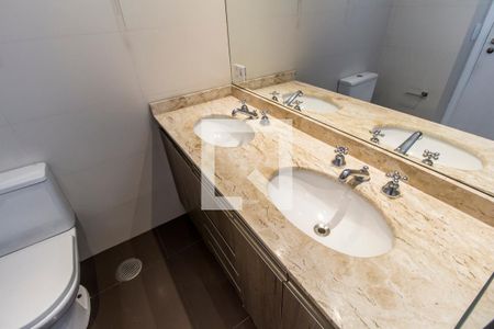 Apartamento para alugar com 164m², 4 quartos e 3 vagasDetalhe do Banheiro da Suite
