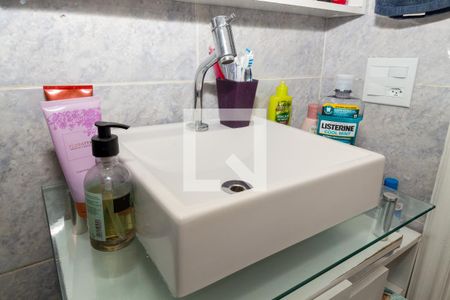 Apartamento à venda com 67m², 2 quartos e 1 vagaDetalhe do banheiro