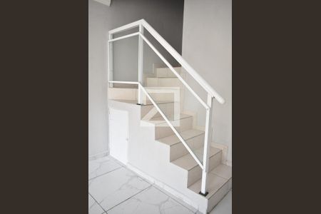 Escada de casa de condomínio para alugar com 2 quartos, 75m² em Campo Grande, Rio de Janeiro