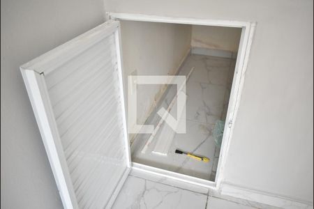 Detalhe da Escada de casa de condomínio para alugar com 2 quartos, 75m² em Campo Grande, Rio de Janeiro