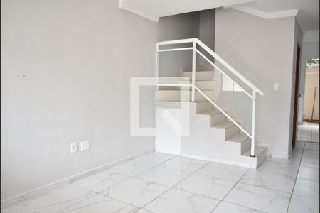 Sala de casa de condomínio para alugar com 2 quartos, 75m² em Campo Grande, Rio de Janeiro